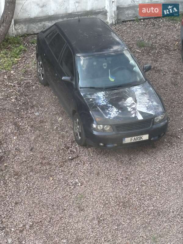 Хэтчбек Audi A3 2001 в 