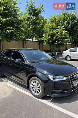 Хэтчбек Audi A3 2014 в 