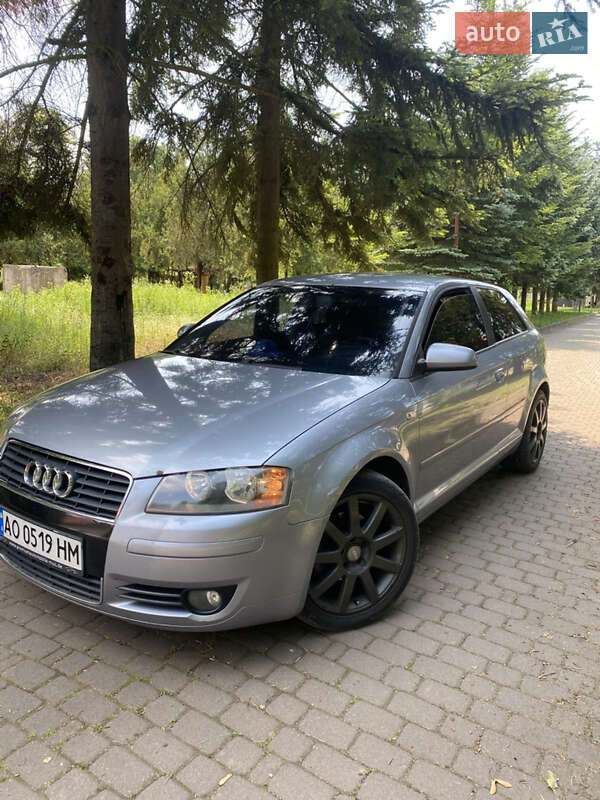 Хэтчбек Audi A3 2004 в Ужгороде