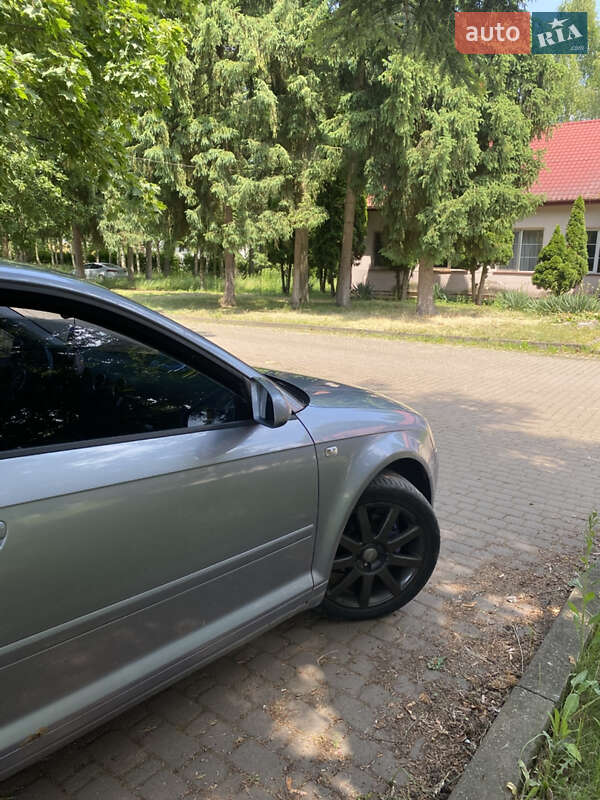Хэтчбек Audi A3 2004 в Ужгороде