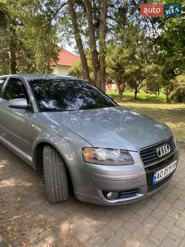 Хэтчбек Audi A3 2004 в Ужгороде
