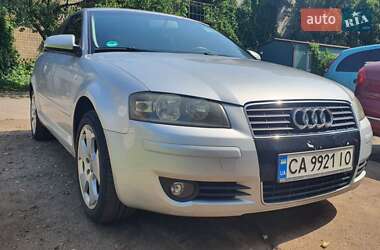 Хэтчбек Audi A3 2004 в 