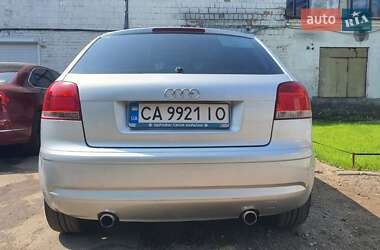Хэтчбек Audi A3 2004 в 