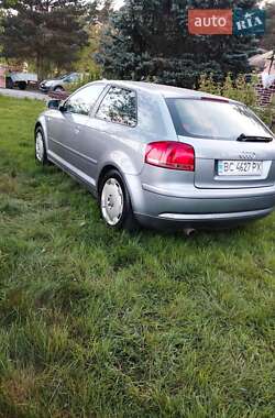 Хэтчбек Audi A3 2004 в 