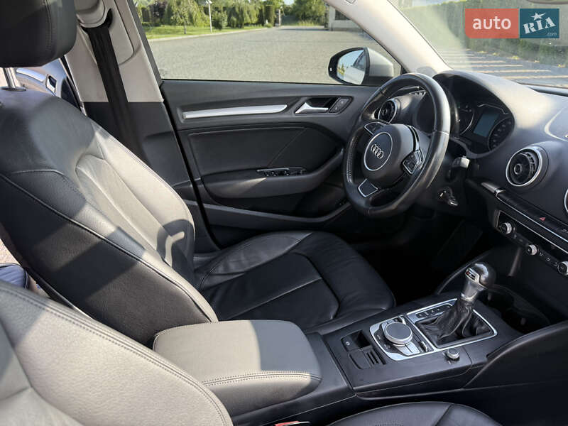 Седан Audi A3 2014 в Жовкве