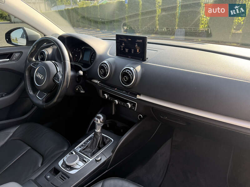 Седан Audi A3 2014 в Жовкве