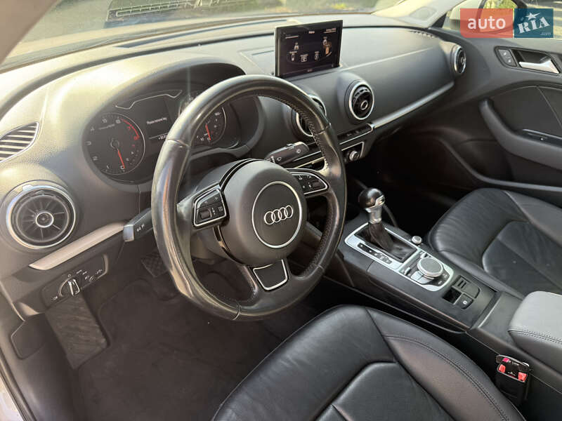 Седан Audi A3 2014 в Жовкве