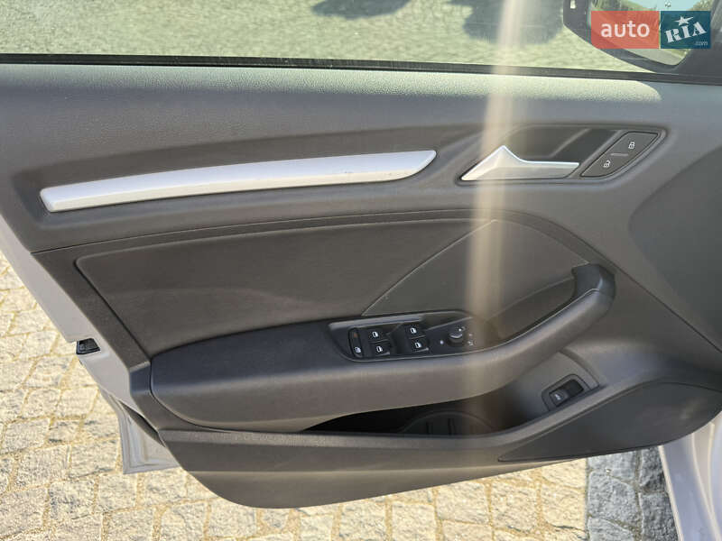 Седан Audi A3 2014 в Жовкве