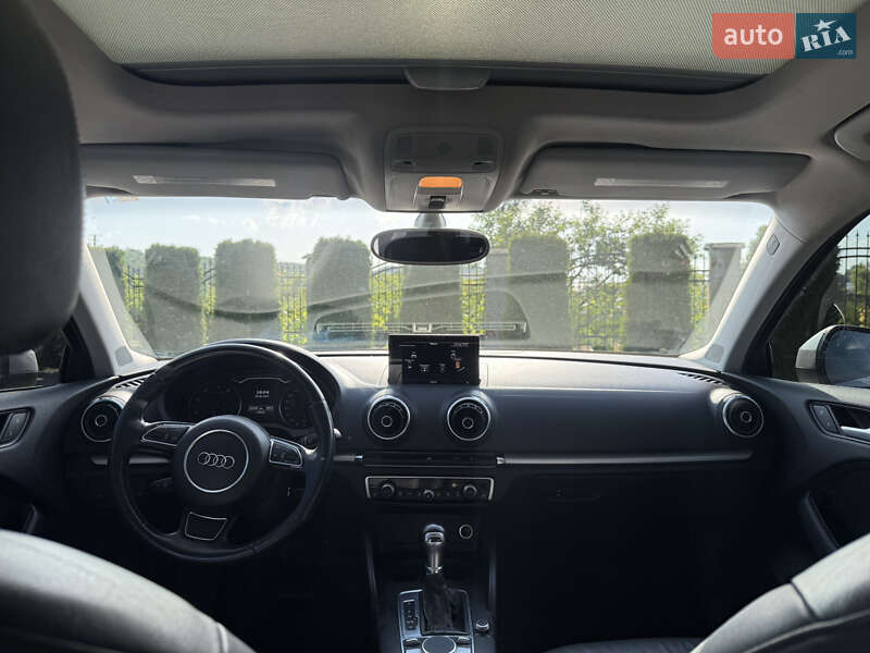 Седан Audi A3 2014 в Жовкве