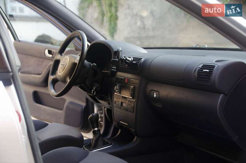 Хэтчбек Audi A3 2000 в Кременце