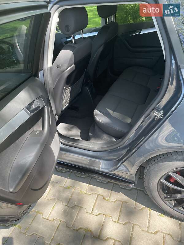 Хэтчбек Audi A3 2011 в Александрие