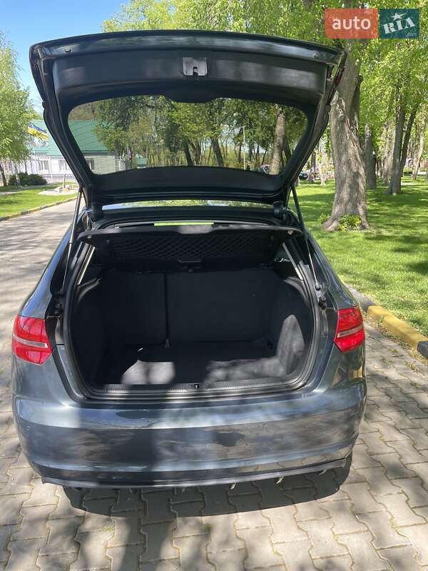 Хэтчбек Audi A3 2011 в Александрие