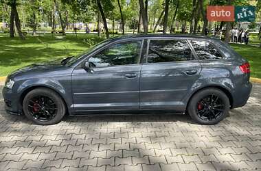 Хэтчбек Audi A3 2011 в 