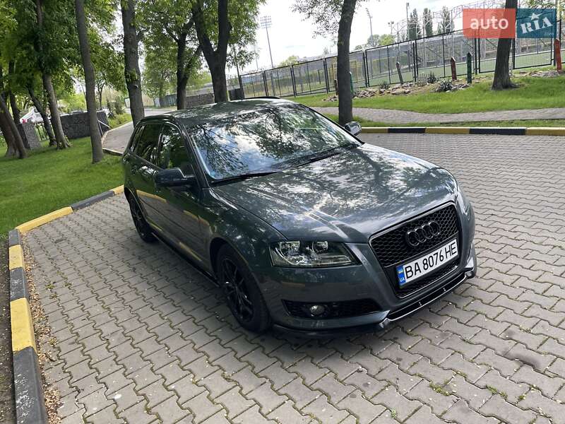 Хэтчбек Audi A3 2011 в Александрие