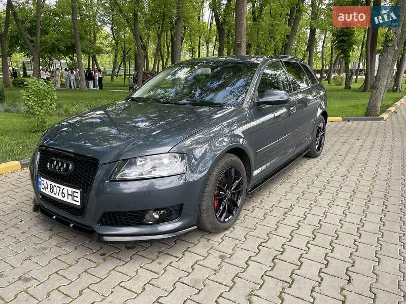 Хэтчбек Audi A3 2011 в Александрие