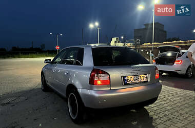 Хэтчбек Audi A3 2001 в 