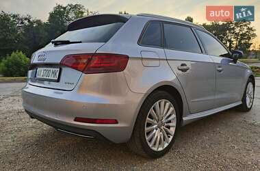 Хэтчбек Audi A3 2015 в 