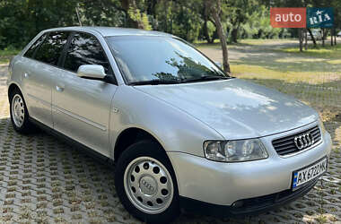Хэтчбек Audi A3 2000 в 