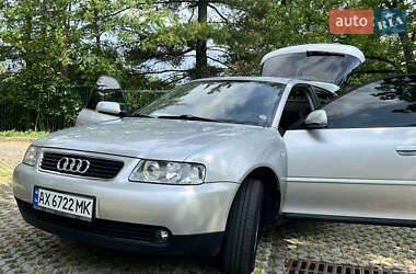Хэтчбек Audi A3 2000 в 