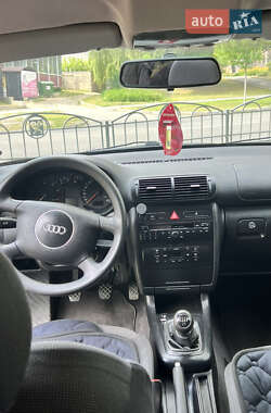 Хэтчбек Audi A3 2000 в 
