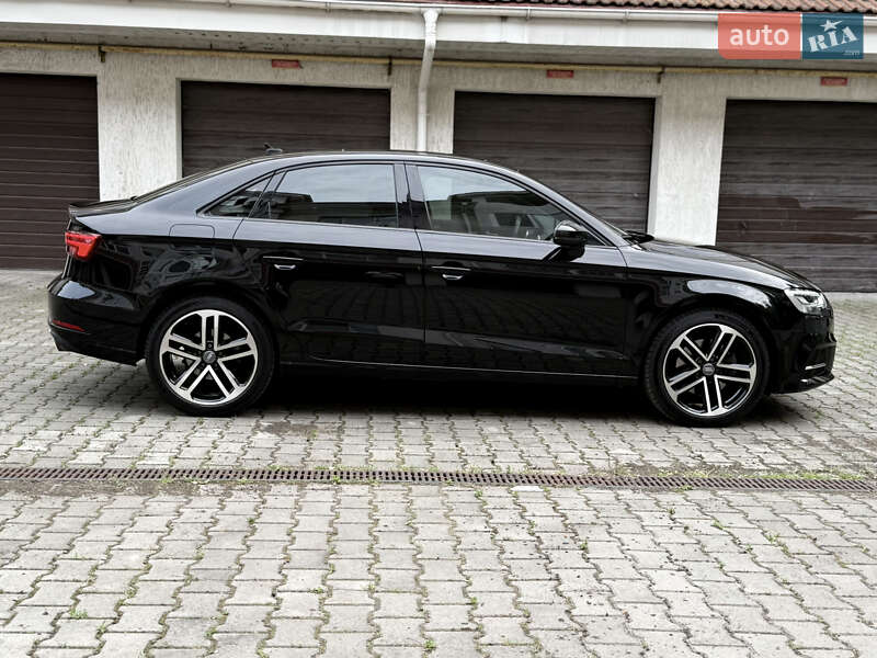 Седан Audi A3 2016 в Киеве