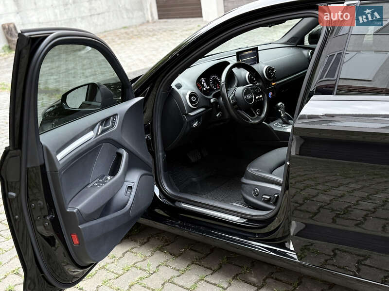 Седан Audi A3 2016 в Киеве