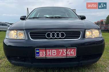 Хэтчбек Audi A3 2001 в 