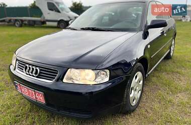 Хэтчбек Audi A3 2001 в 