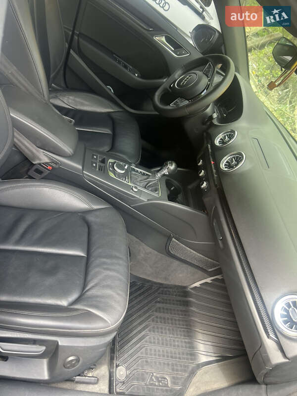Седан Audi A3 2015 в Бучі