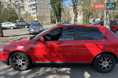 Хэтчбек Audi A3 1998 в 