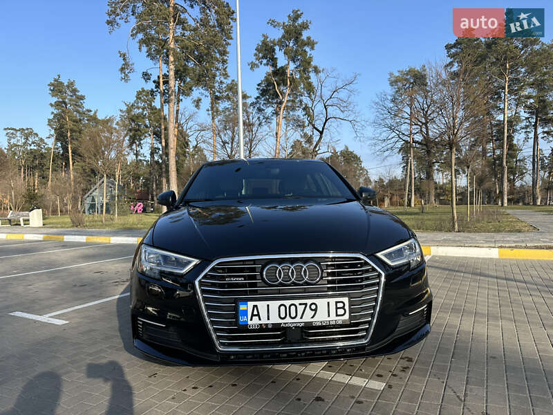 Хэтчбек Audi A3 2017 в 