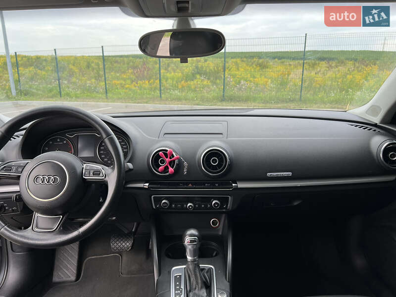 Седан Audi A3 2015 в Ровно