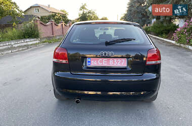 Хэтчбек Audi A3 2004 в 