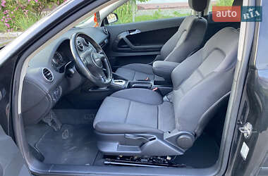 Хэтчбек Audi A3 2004 в 