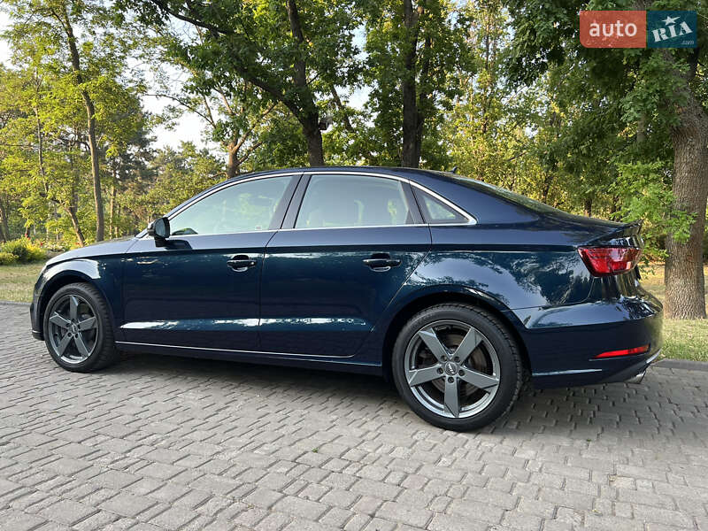 Седан Audi A3 2019 в Одессе