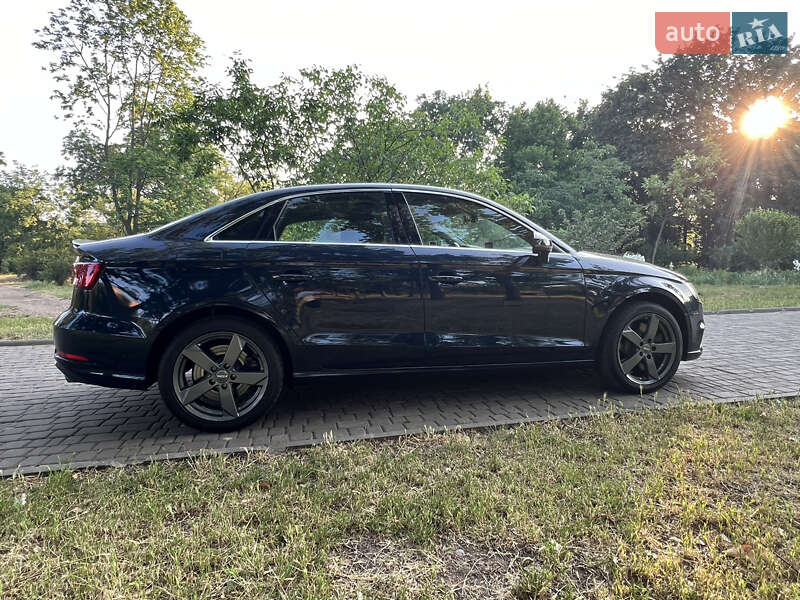 Седан Audi A3 2019 в Одессе