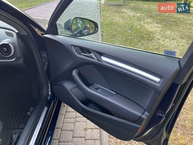 Седан Audi A3 2019 в Одессе