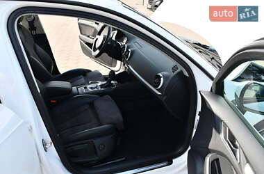 Хэтчбек Audi A3 2016 в 