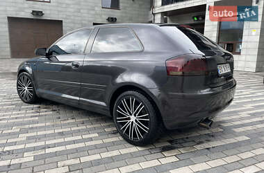 Хетчбек Audi A3 2004 в 