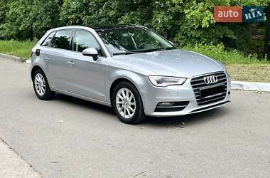 Хэтчбек Audi A3 2015 в 