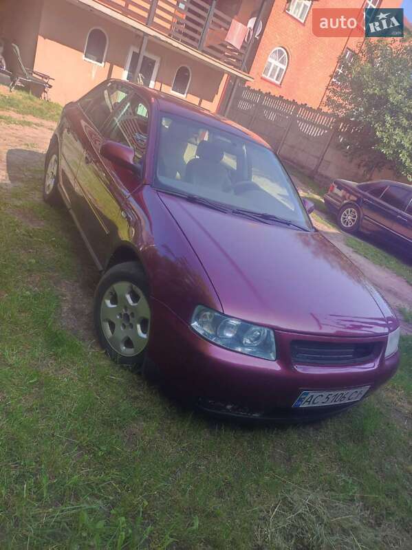 Хэтчбек Audi A3 2003 в 