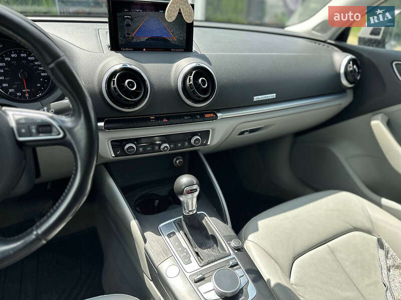 Седан Audi A3 2015 в Львове