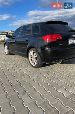 Хэтчбек Audi A3 2011 в 