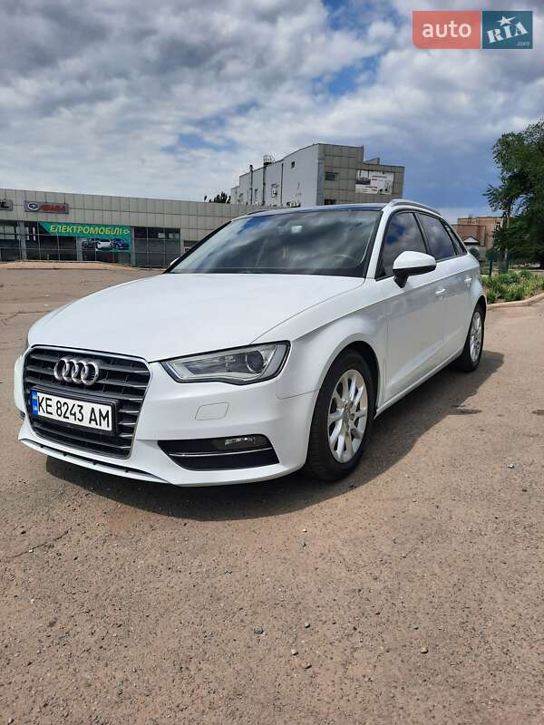 Хэтчбек Audi A3 2016 в 
