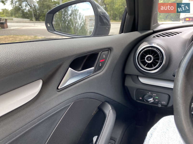 Седан Audi A3 2015 в Києві