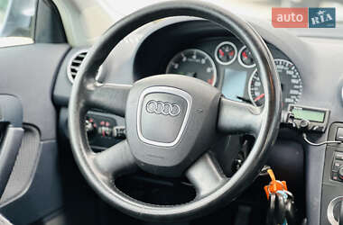 Хэтчбек Audi A3 2004 в 