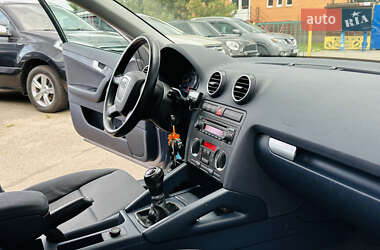 Хэтчбек Audi A3 2004 в 