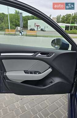 Хэтчбек Audi A3 2017 в 