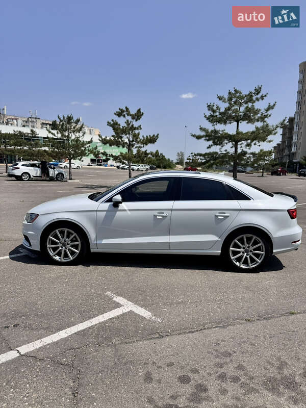 Седан Audi A3 2015 в Николаеве