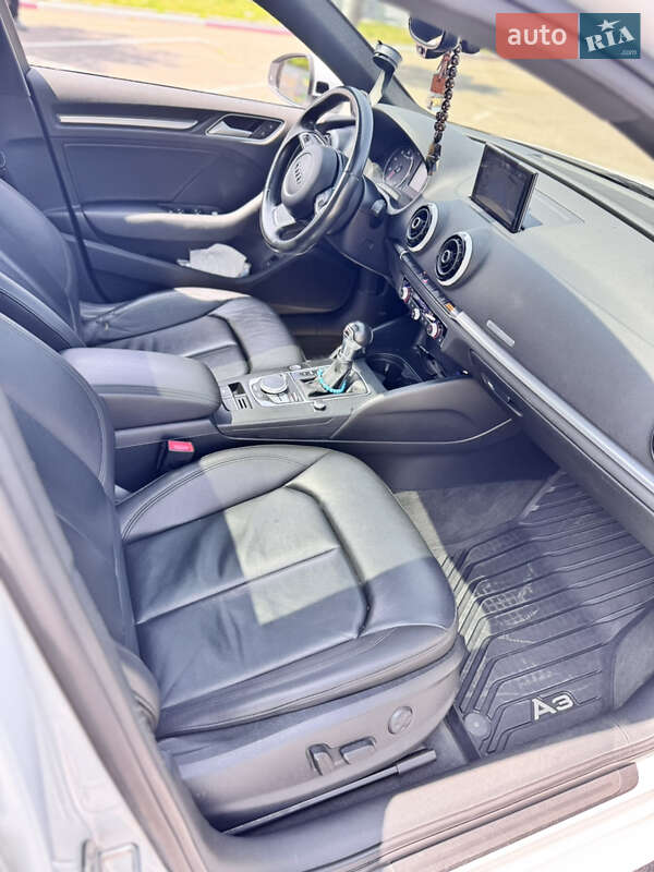 Седан Audi A3 2015 в Николаеве